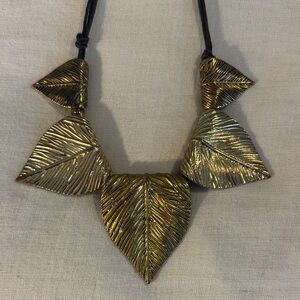 Beautiful Gold Leaf Pendant Necklace